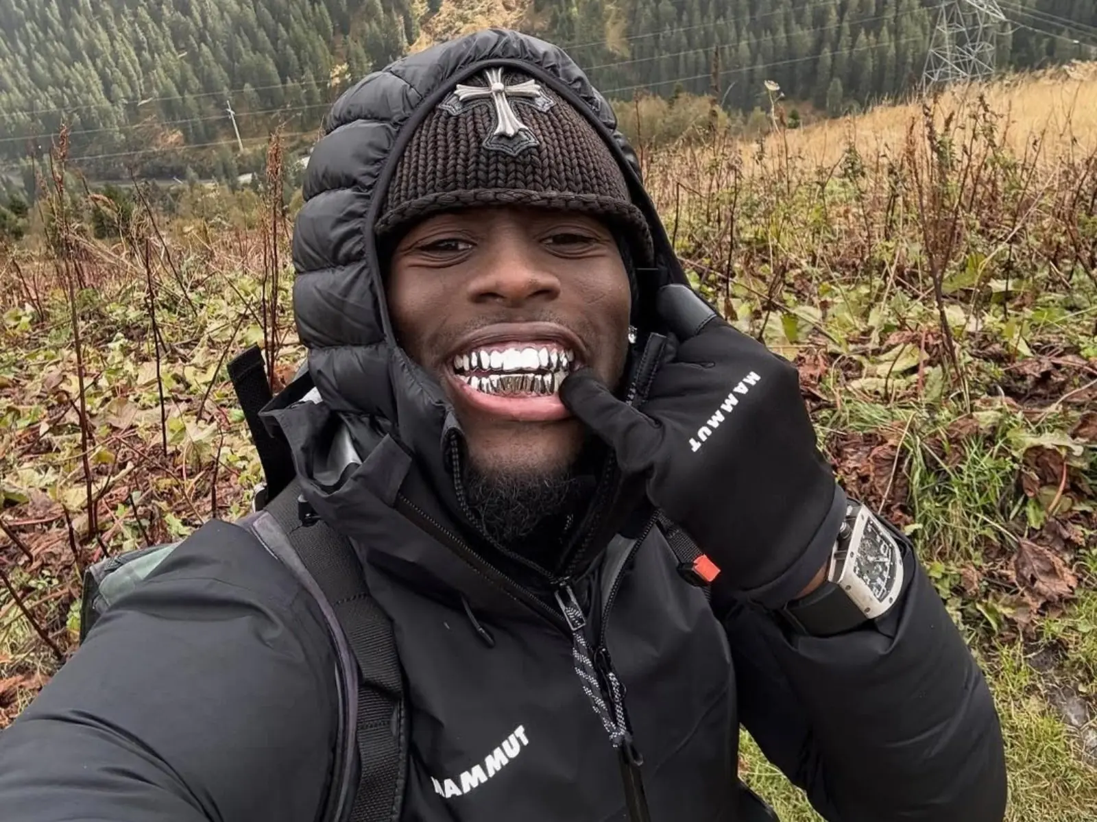 就連爬山也要戴 Richard Millie 超貴腕錶？Kai Cenat 歐洲度假放送，手上腕錶依舊是全場焦點！