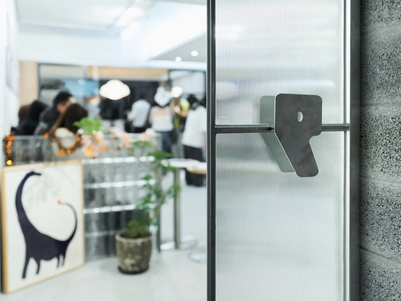 不只是咖啡店！PLOT 將咖啡、自然酒與藝術融合成一場城市故事