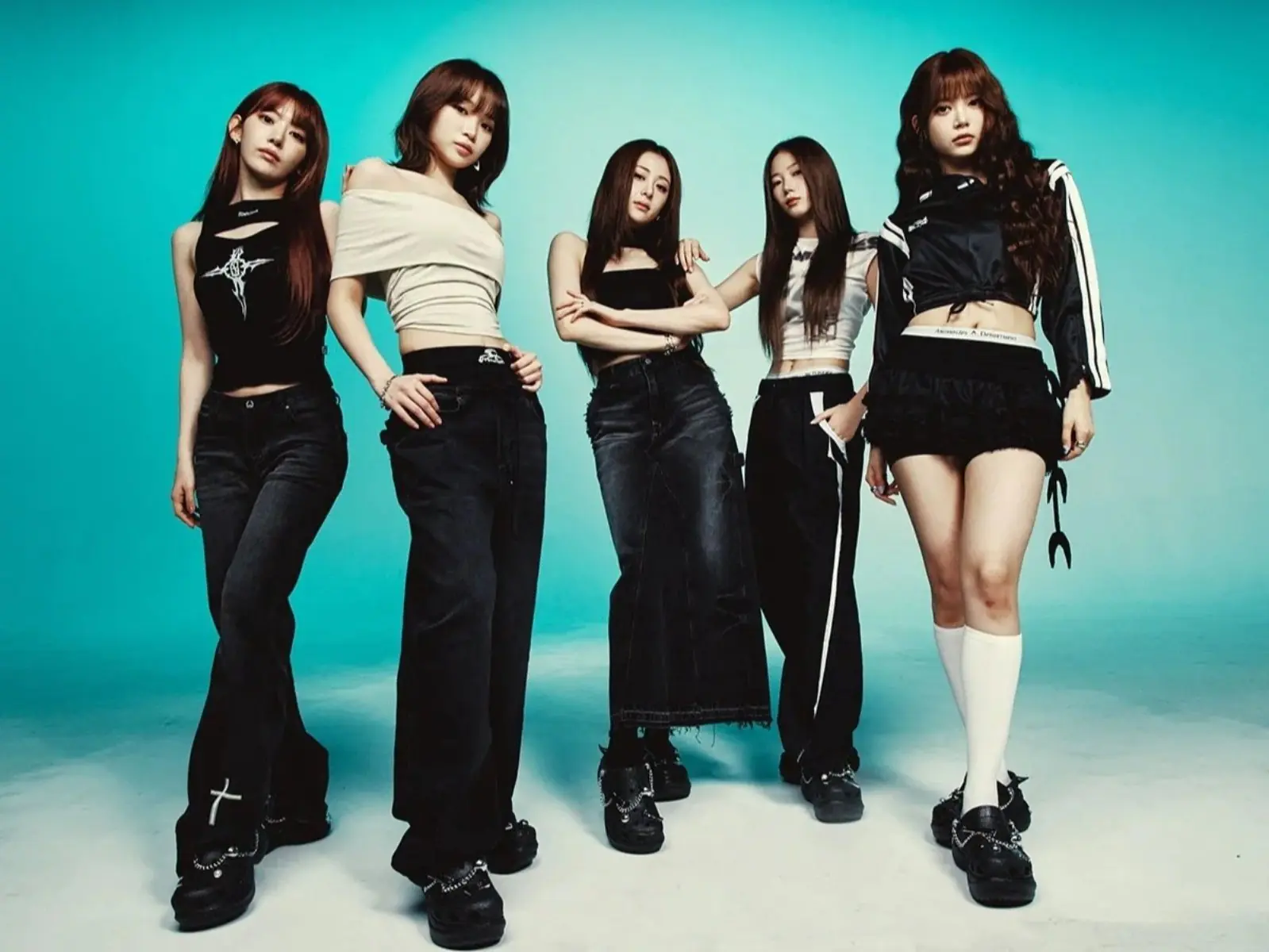 LE SSERAFIM x Crocs Bae Clog 限定聯名洞洞鞋發表！金采源、許允真⋯5 位全員上腳美翻！