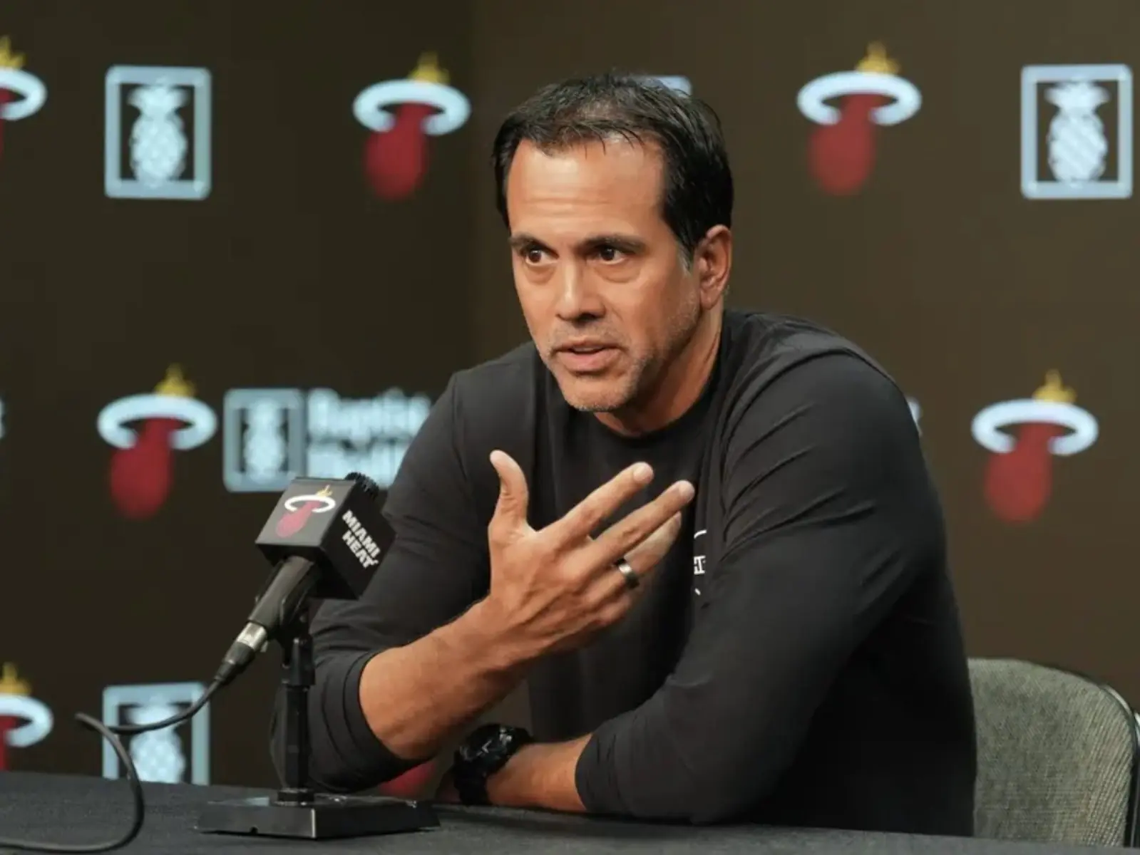 NBA／熱火教頭 Erik Spoelstra 返家見豪宅陷火海！隔日仍堅持執教出戰黃蜂！