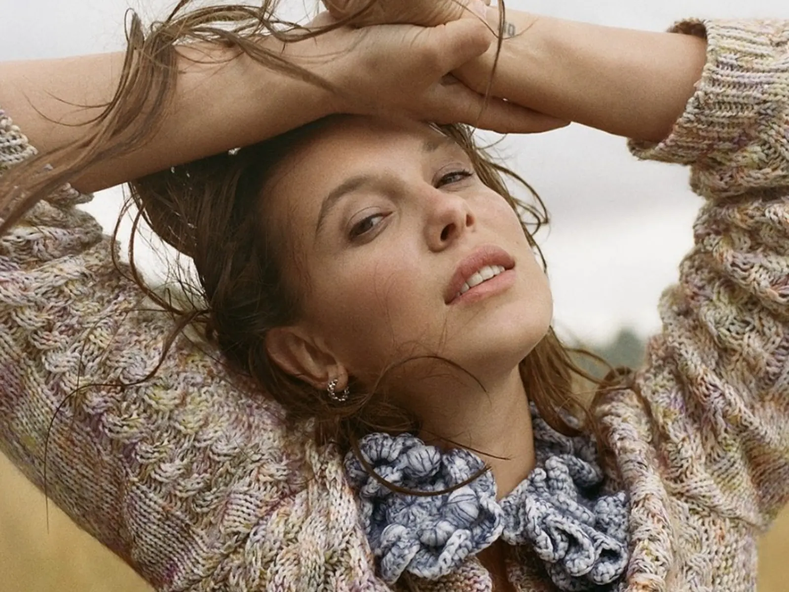 米莉芭比布朗 Millie Bobby Brown 怒轟媒體外貌霸凌！連哭數日直言：「請別再他 X 的煩我！」