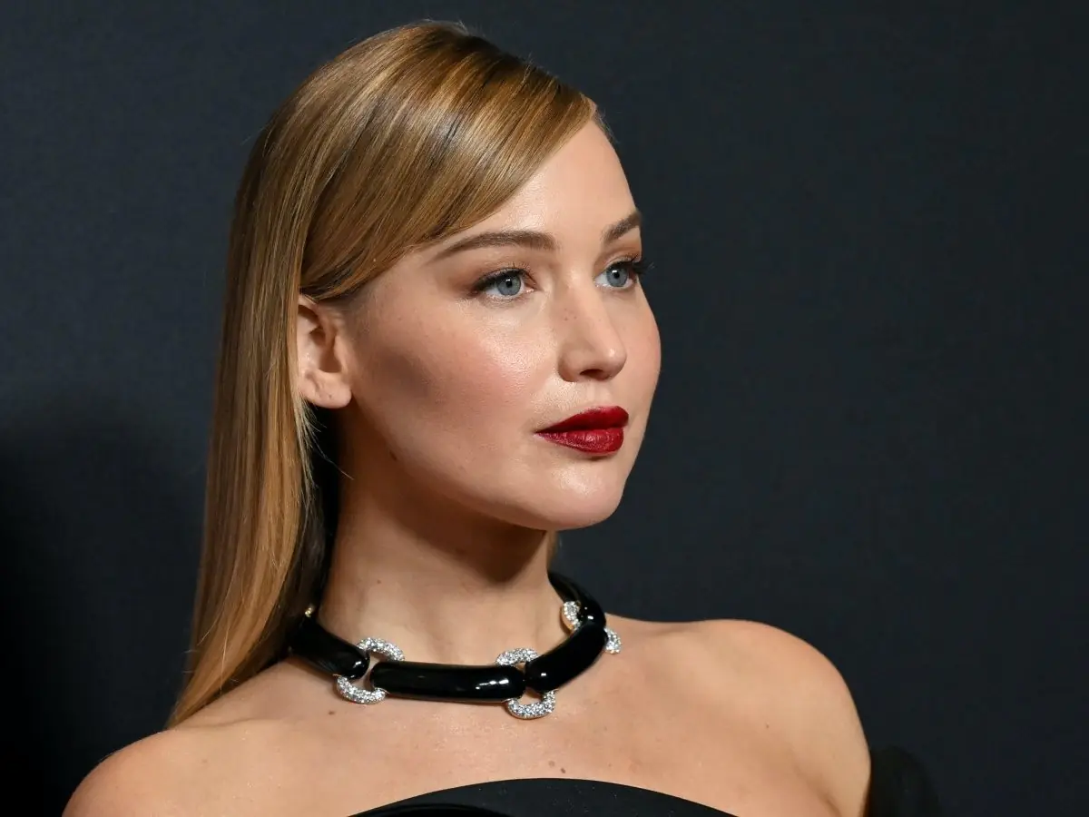 珍妮佛勞倫斯 Jennifer Lawrence 測謊挑戰失敗！被問及喜歡卡戴珊？直言：「考特妮有夠煩！」