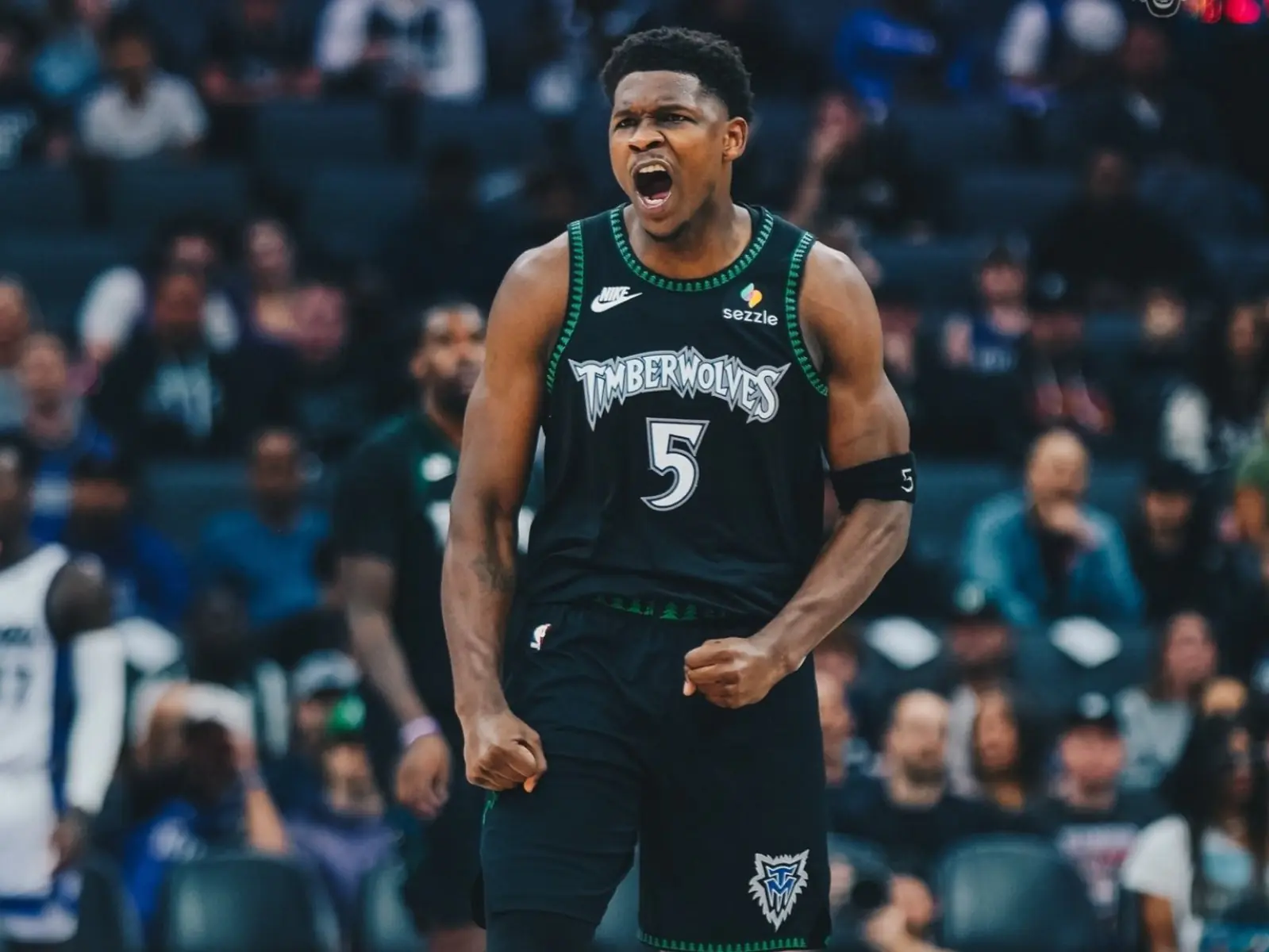 NBA／Anthony Edwards 暖心送球衣給坐遠方的小球迷！坦言「當年我也渴望拿到 KD 的！」