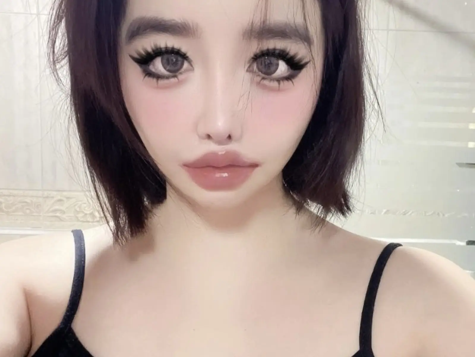 2NE1 朴春 IG 反駁經紀公司生病說詞！強調：「我身體一直都很好」！