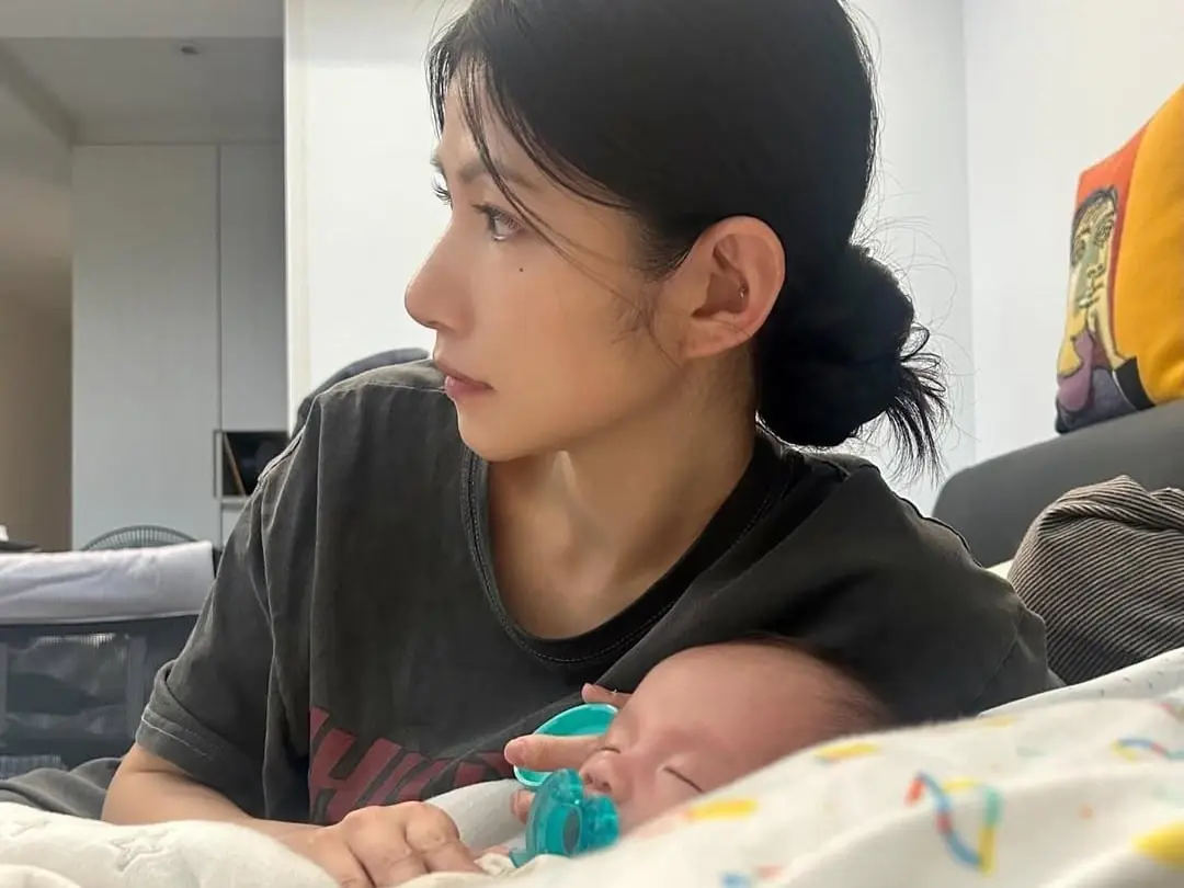 李千娜自爆和老公黃尚禾輪班育兒！坦言：「為了讓孩子感受陪伴！」