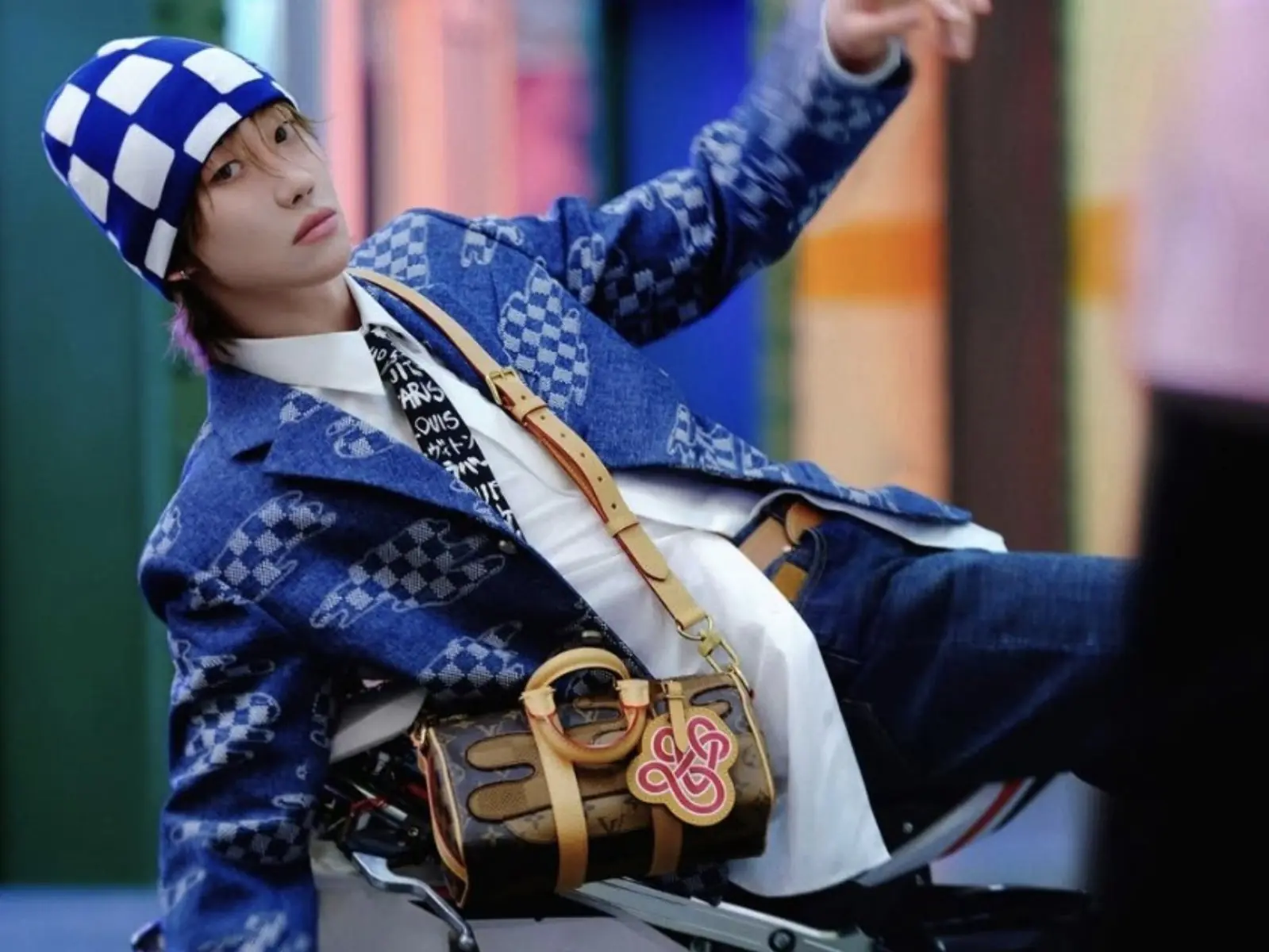 LV 品牌大使中國男星遭爆雙面人！答應合照轉頭投訴櫃姐「服務人員干擾私人時間」！