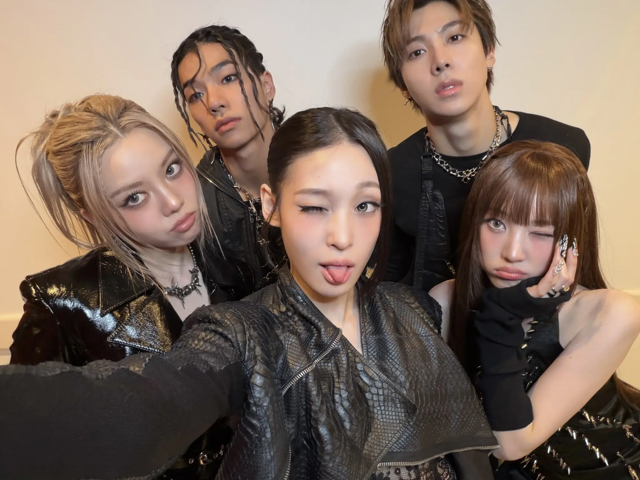 ALLDAY PROJECT 奪 KGMA 大賞反應遭質疑「靠關係」，Annie 財閥背景再掀熱議！