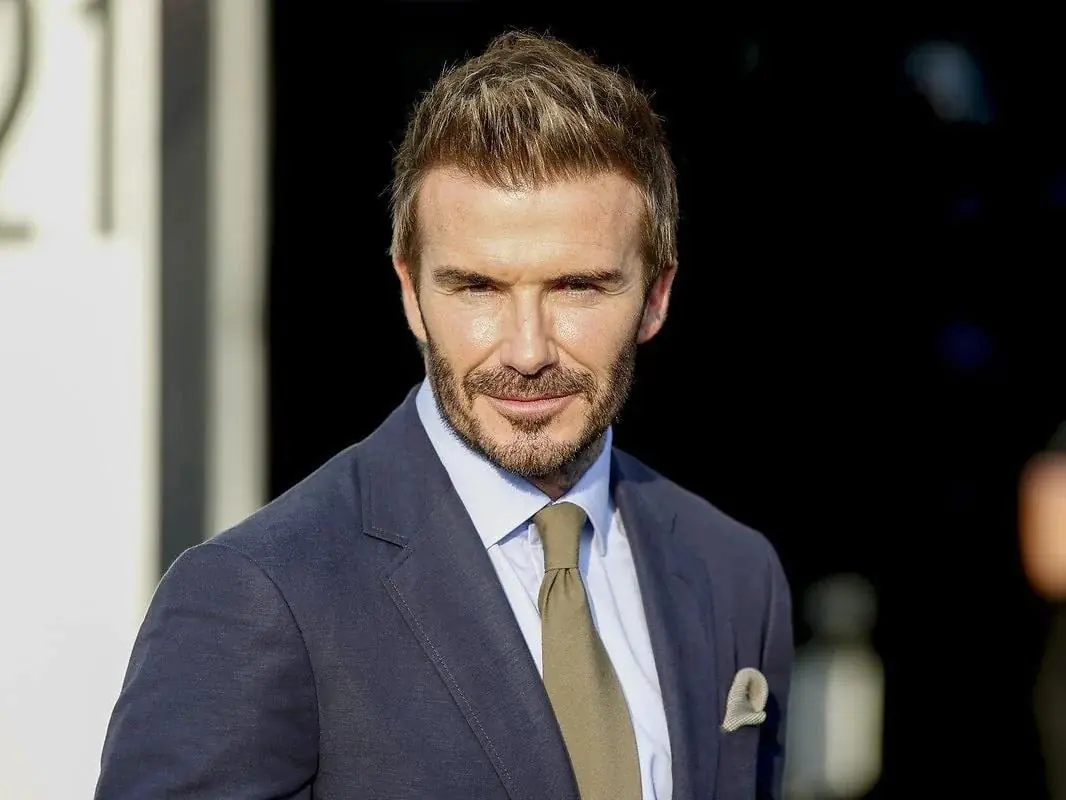 貝克漢 David Beckham 兒子克魯茲超速遭吊銷駕照！網友調侃：「父子同上熱搜，原因大不同！」