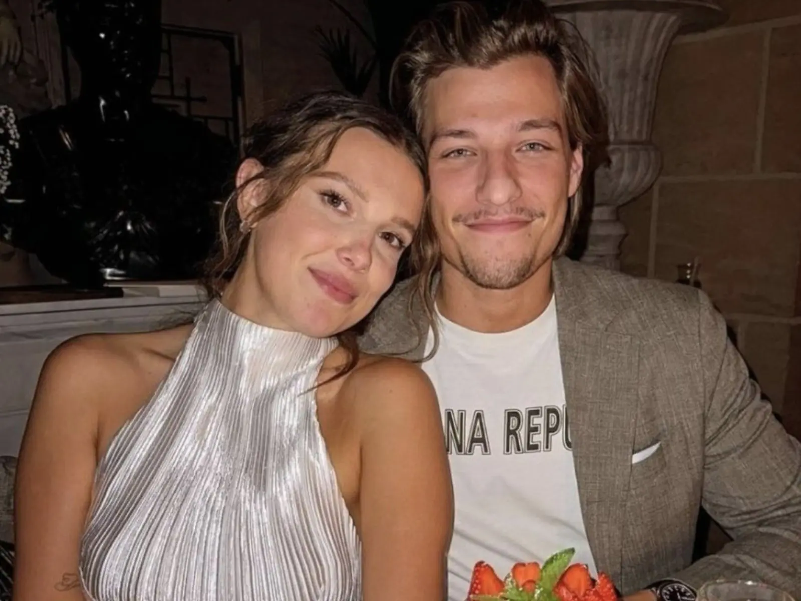 米莉芭比布朗 Millie Bobby Brown 自爆倒追傑克邦喬飛！坦言：「他當時無意交往！」