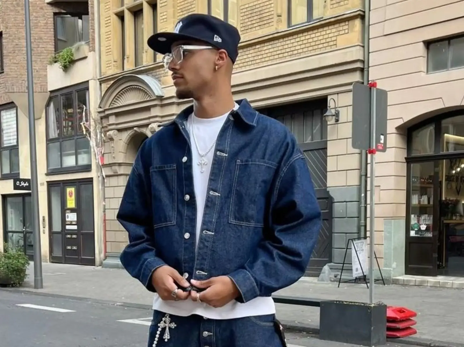 2025 秋冬丹寧回歸！除了牛仔褲以外，四大丹寧穿搭與配件重點一次看