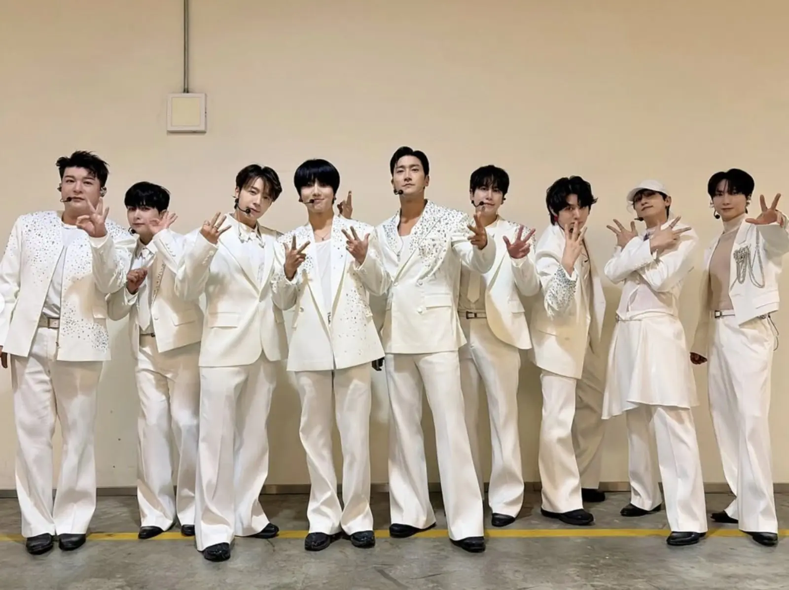 Super Junior 大巨蛋演唱會吸引近 10 萬人！無人機應援、銀赫爆哭、周覓現身⋯5 大亮點回顧