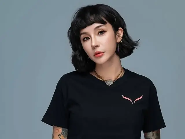 梁云菲憂鬱症輕生獲救遭酸賺流量！怒嗆酸民：「誰拿生命換流量！」