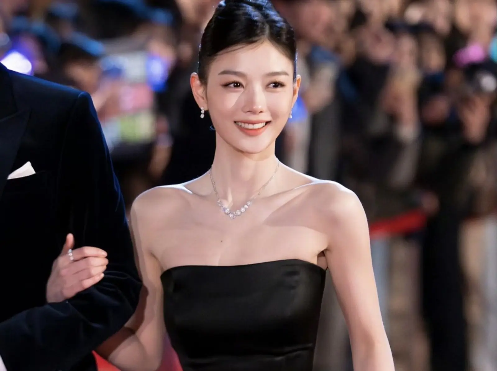 《親愛的 X》金裕貞身高 164 身材、肌膚保養秘訣大公開！鏡頭下零瑕疵的秘密原來是這個！