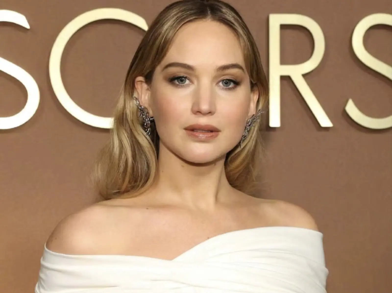 珍妮佛勞倫斯 Jennifer Lawrence 身高 175 秀翹臀身材！引網驚：「根本不像剛生完！」