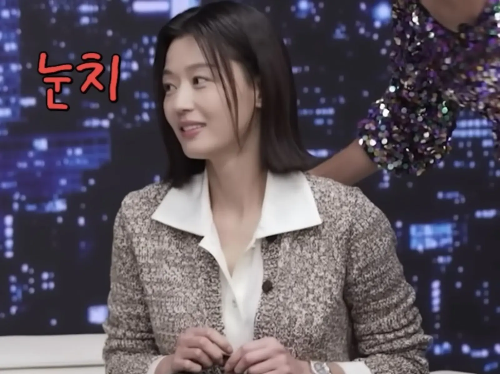 全智賢身高 173 最愛 LV 包款曝光！連錄節目都緊抱不放，究竟有何魅力？