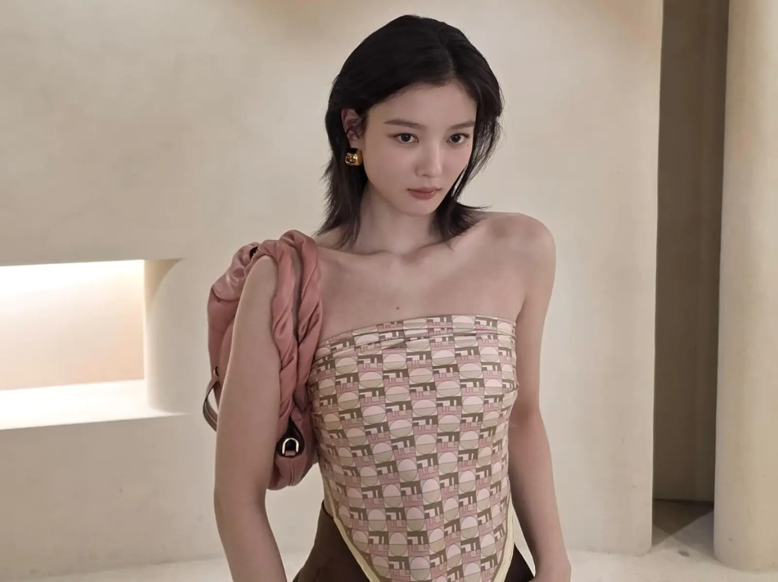 《親愛的 X》金裕貞身高 164 公分 IG 穿搭、精品包收藏一次看！出道 22 年保持初戀感秘訣大公開～