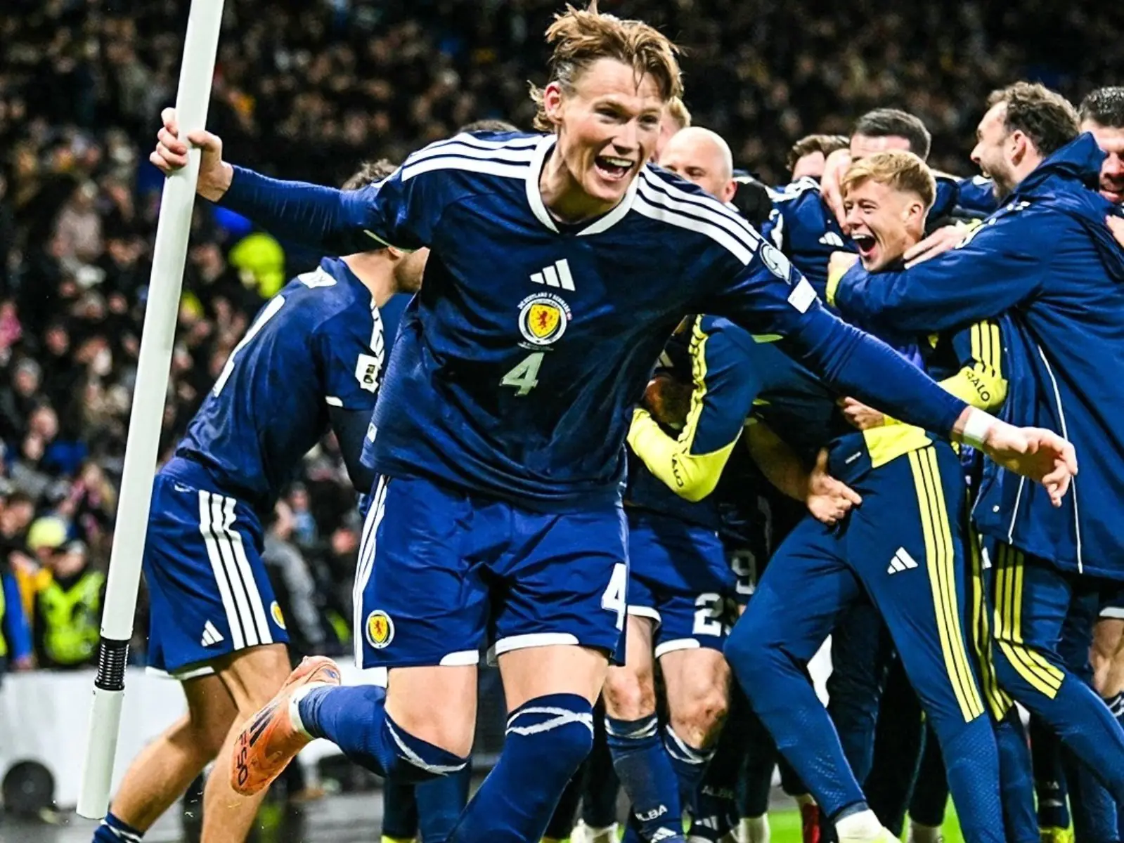 蘇格蘭傷停補時「連轟超狂遠射」擊敗丹麥！睽違 28 年再度晉級 FIFA 世界盃會內賽！