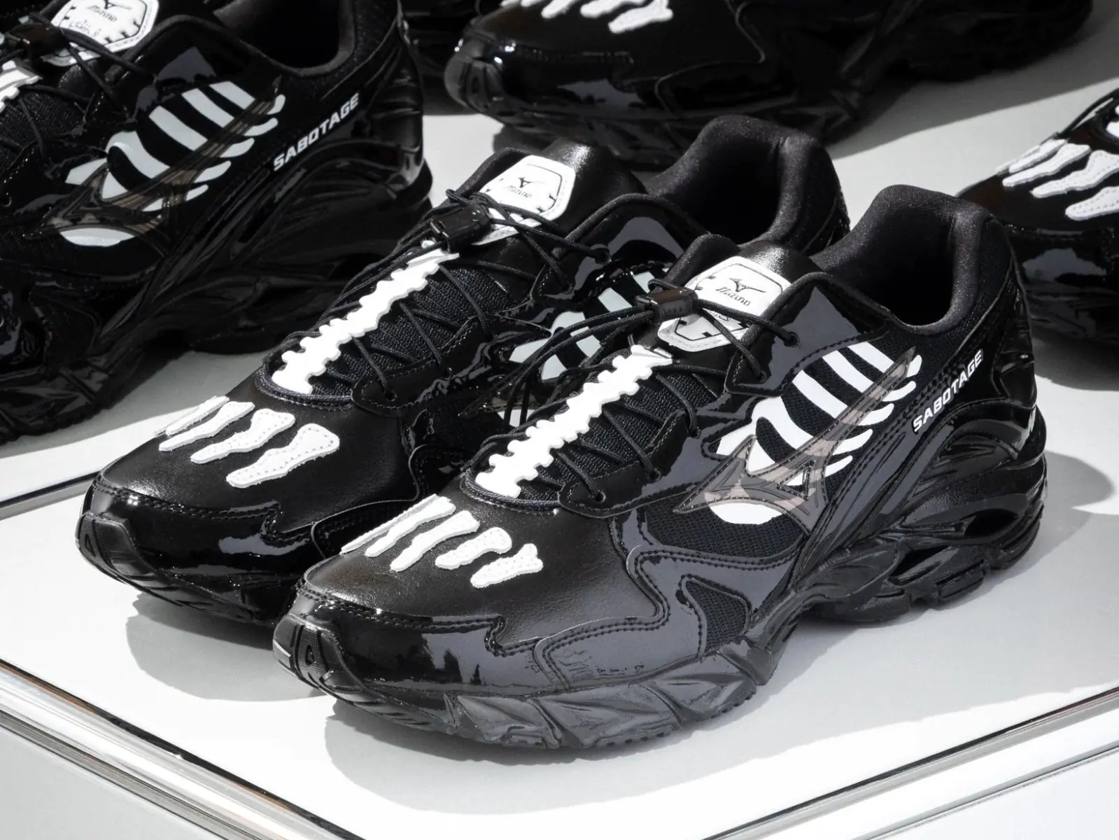 SBTG x Mizuno Wave Rider 10 全新聯名正式發表！獨特「骨骼圖騰」注入回頭率百分百！