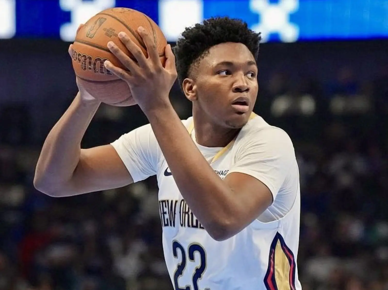 NBA／鵜鶘新秀 Derik Queen 垃圾時間「謎之抄截」引爭議！球迷看傻「是想故意刷分？」