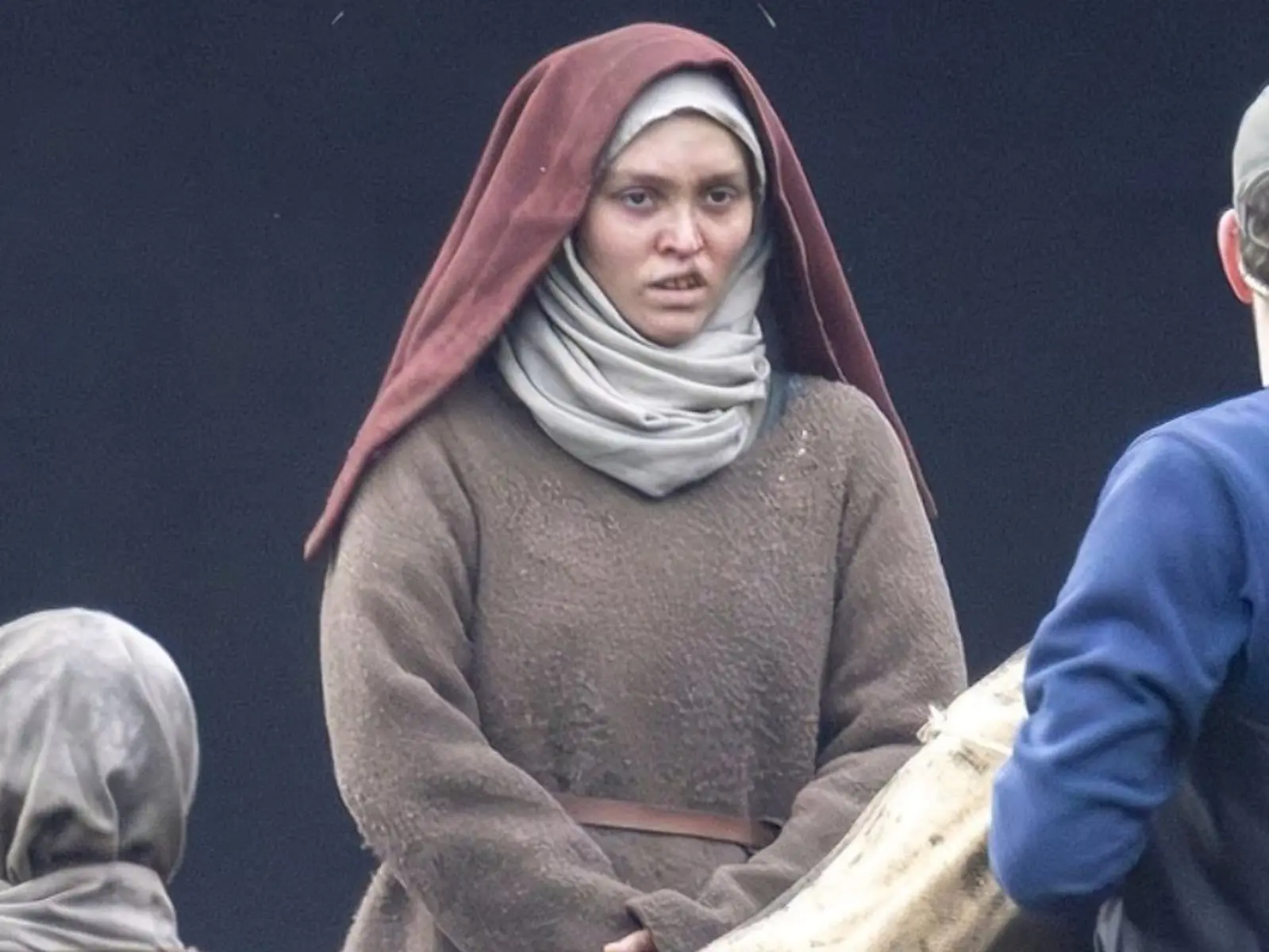 莉莉蘿絲戴普 Lily Rose Depp 《狼人》中世紀扮相曝光！網友驚呼：「奧斯卡級造型！」