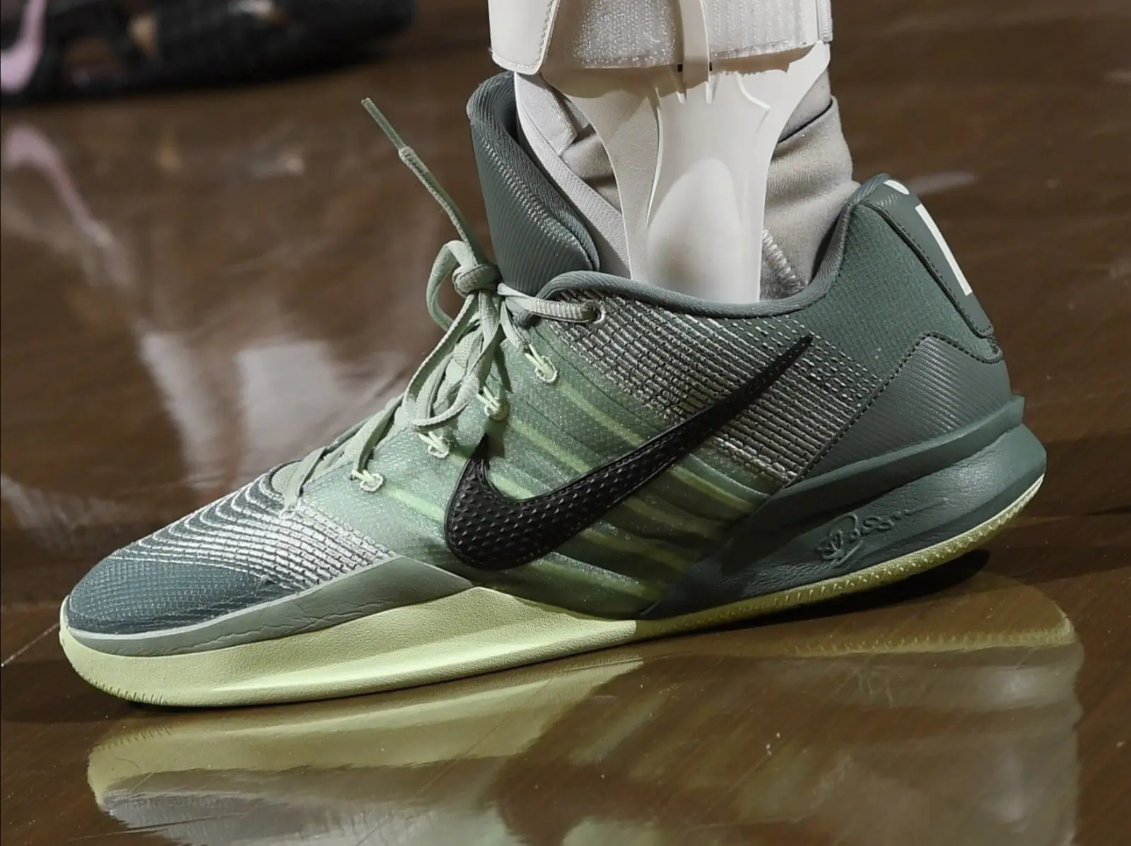 NBA／Stephen Curry 睽違 12 年首穿 Nike 出賽狂轟 31 分！賽前上腳喬丹「兩大經典戰靴」再添話題！