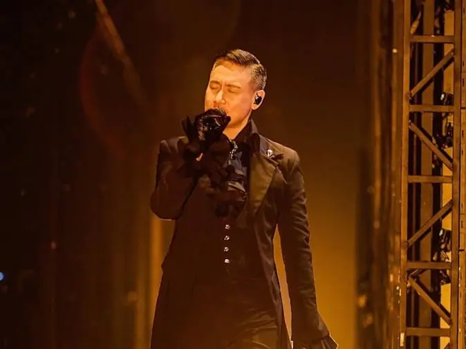 張學友 64 歲近照曝光！鬢角全白粉絲驚呼：「認不出是誰！」