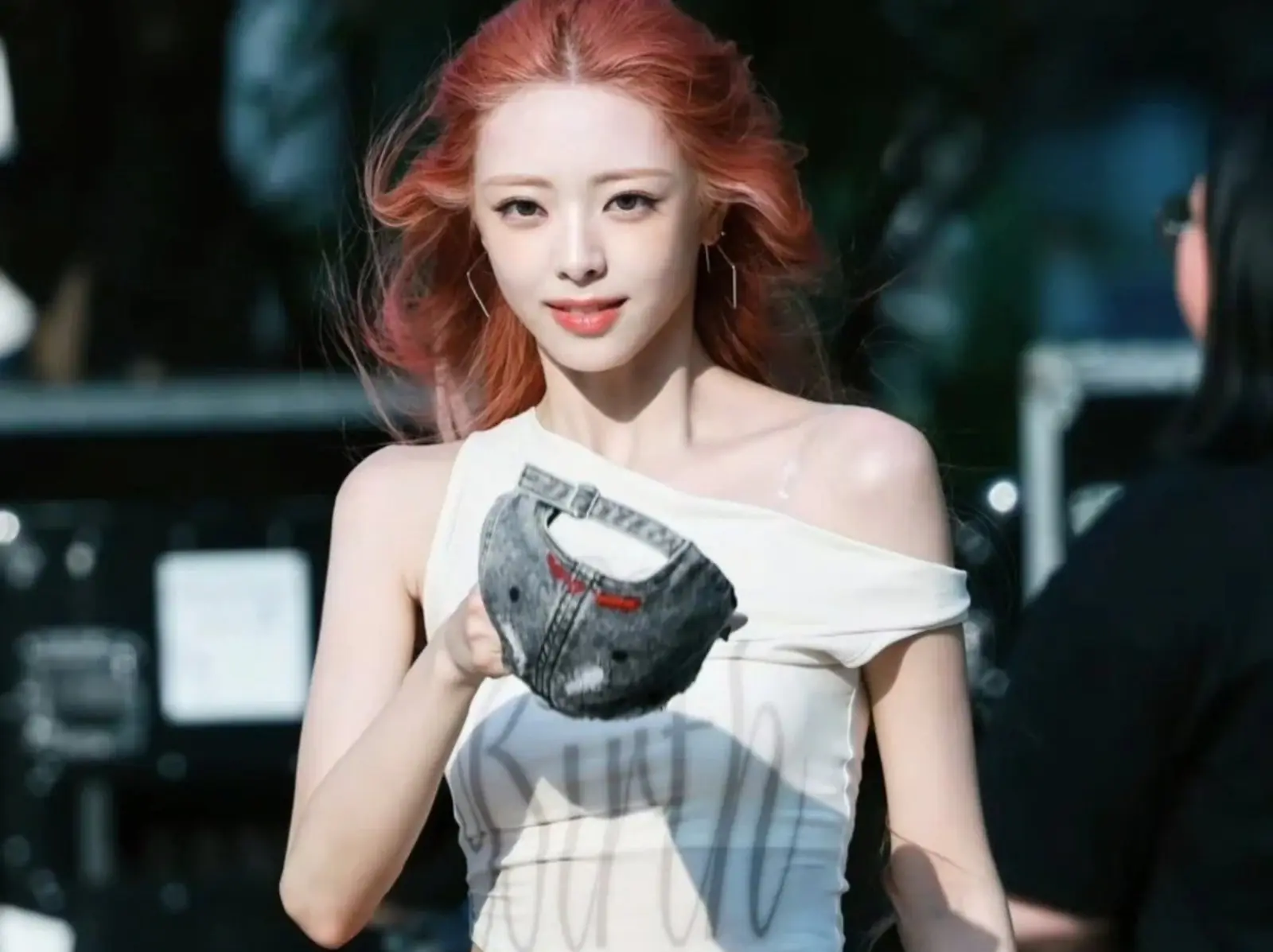 ITZY 申有娜 Yuna 身高 170「脫帽行禮」名場面爆紅！頭髮扁塌也擋不住超高顏值！