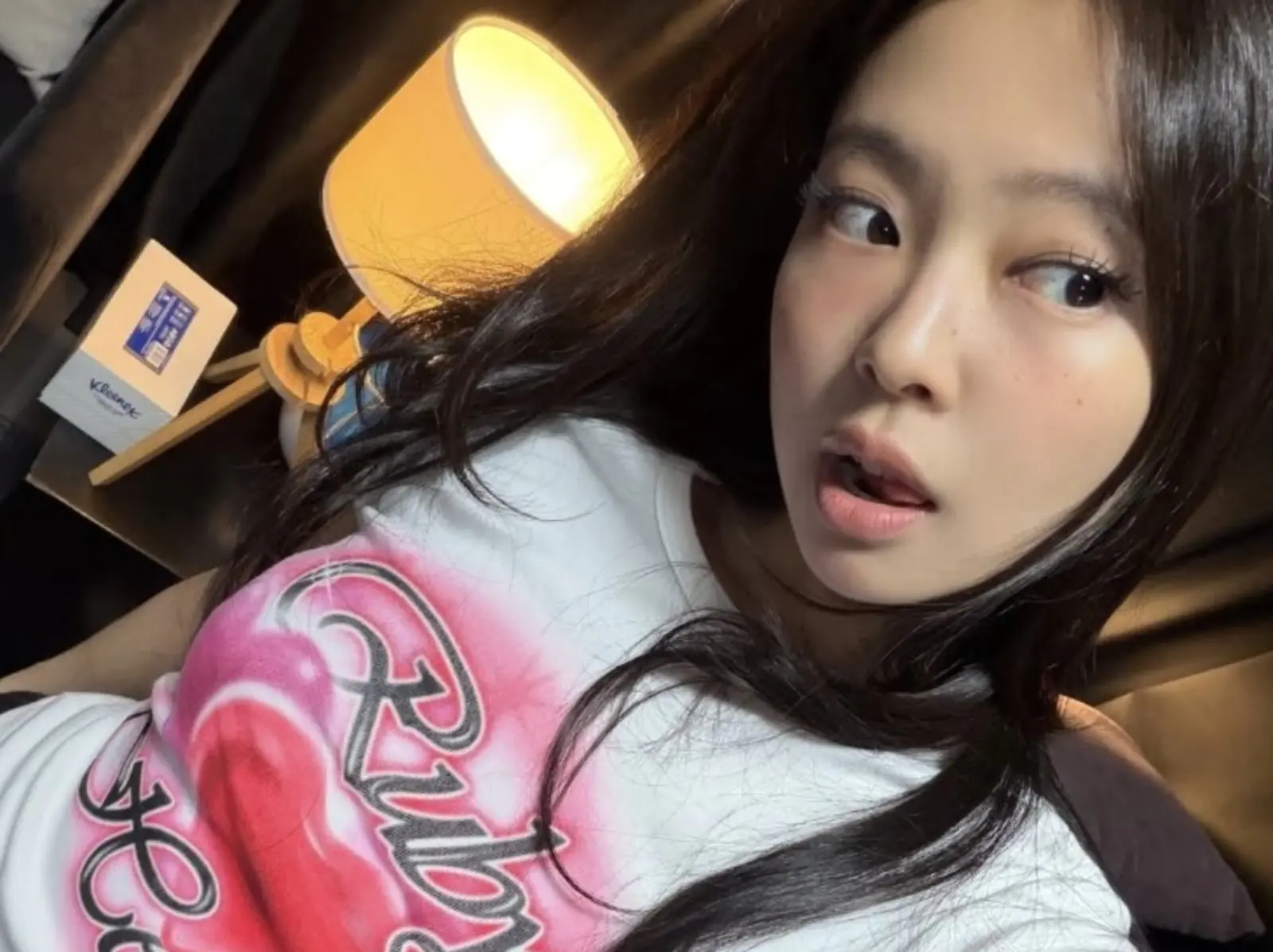 BLACKPINK Jennie 身高 163 與 HARIBO 小熊軟糖聯名服飾驚喜上線！價格最低只要台幣 320 元！