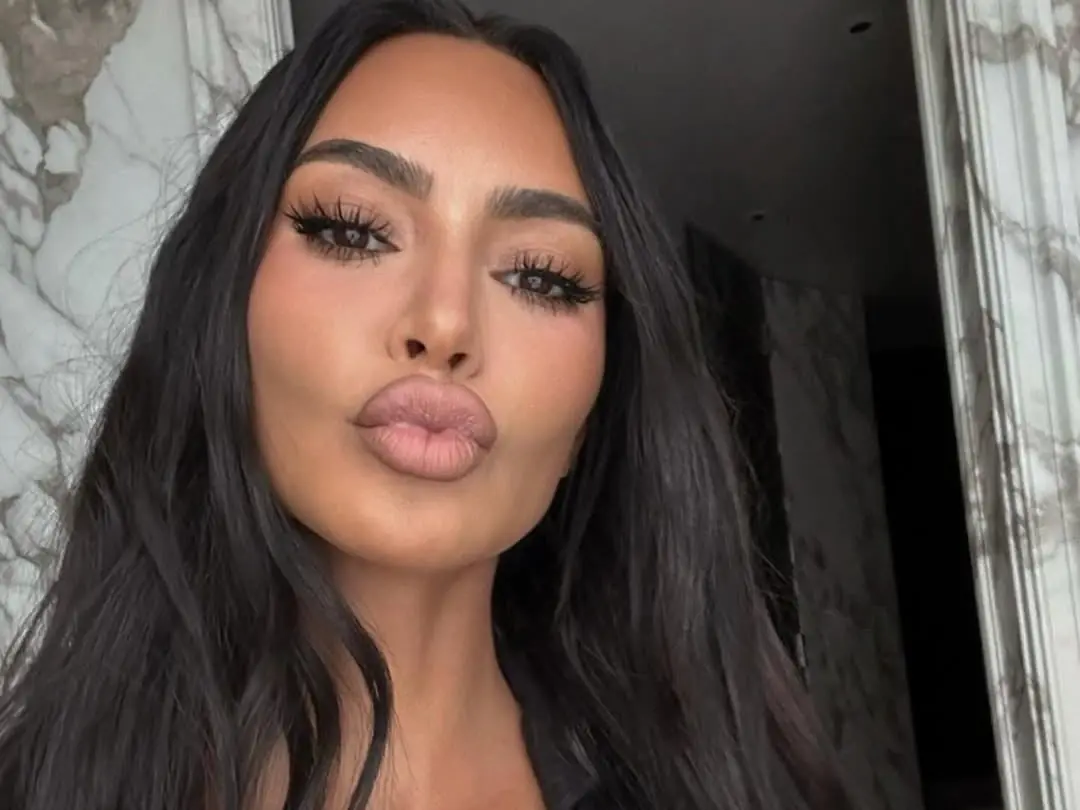 金卡戴珊 Kim Kardashian 自爆腦部長動脈瘤！首談對前夫肯爺失望：「從來沒主動打電話給我！」