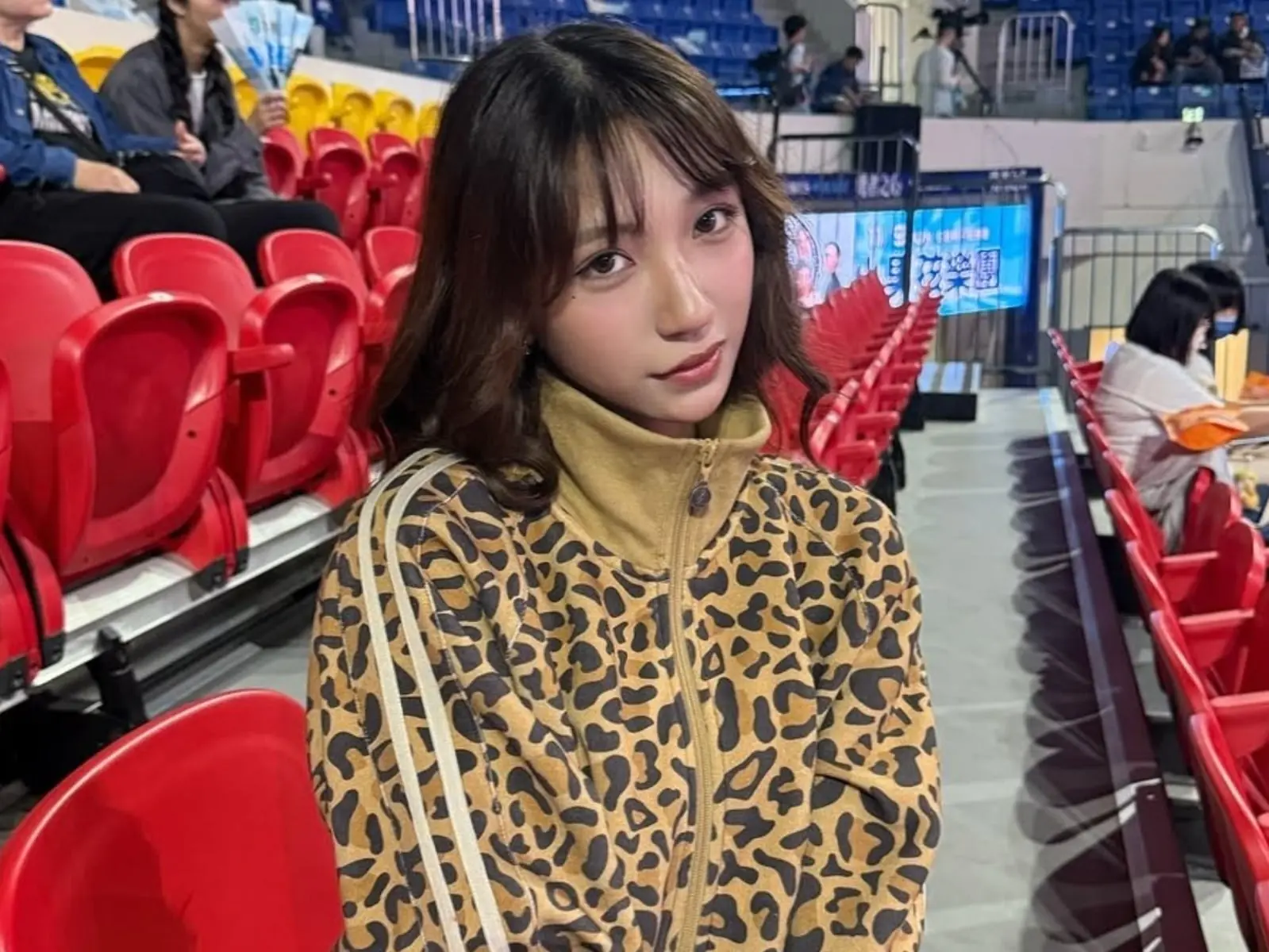 南珉貞舞蹈 PK 「豹紋正妹」神到了！真實身份 Heeming 竟是來自《木曜4超玩》！【野生抓正妹】