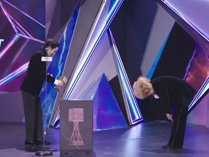 GD 稱霸 2025 MAMA！李洙赫頒獎上演兄弟甜互動，權志龍喊：「下次換我頒給你！」