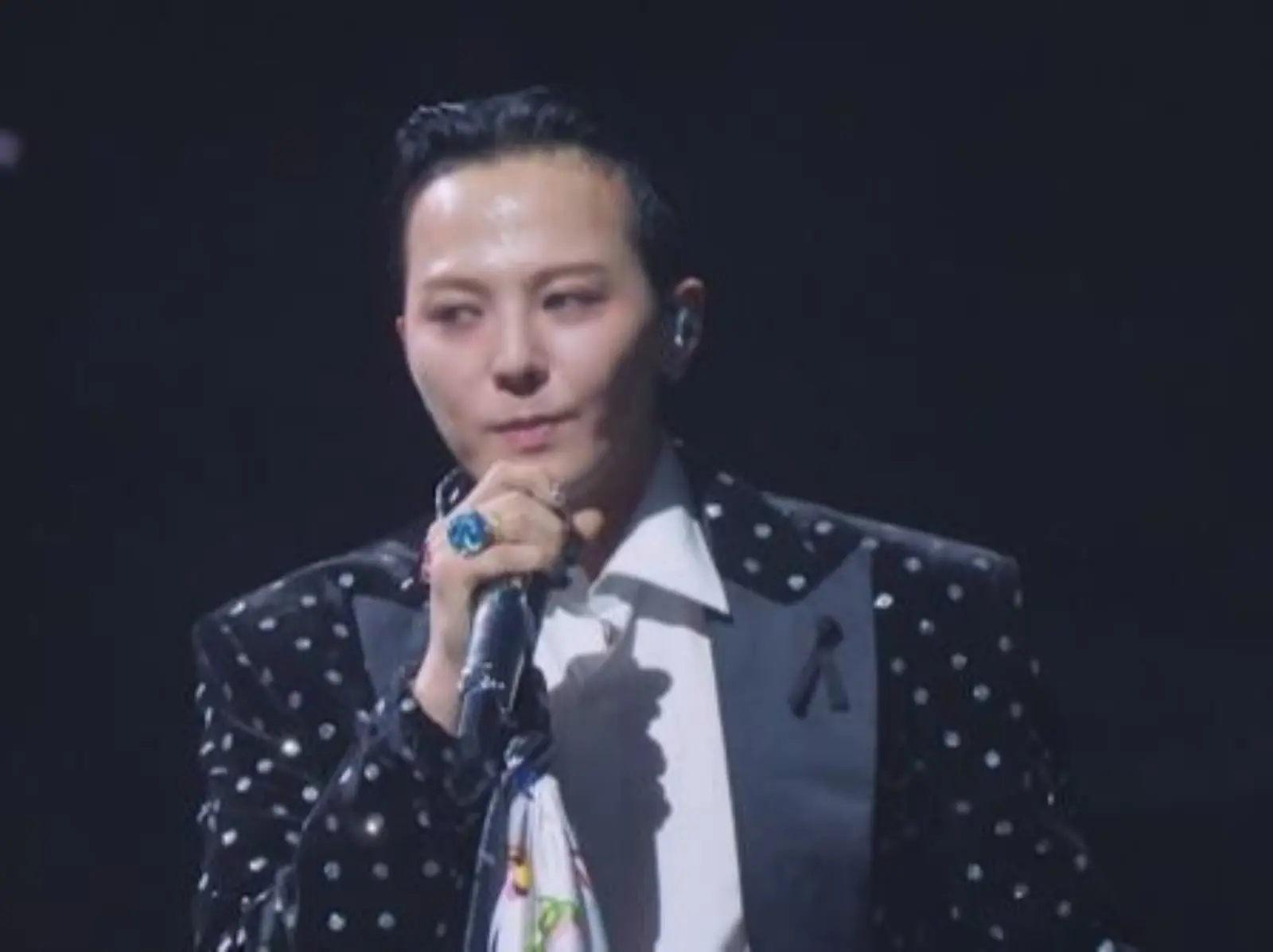 GD 權志龍 MAMA 演出設備大出包、B-box 藝術家 Wing 鏡頭遭剪！本人怒回官方貼文「倒讚」