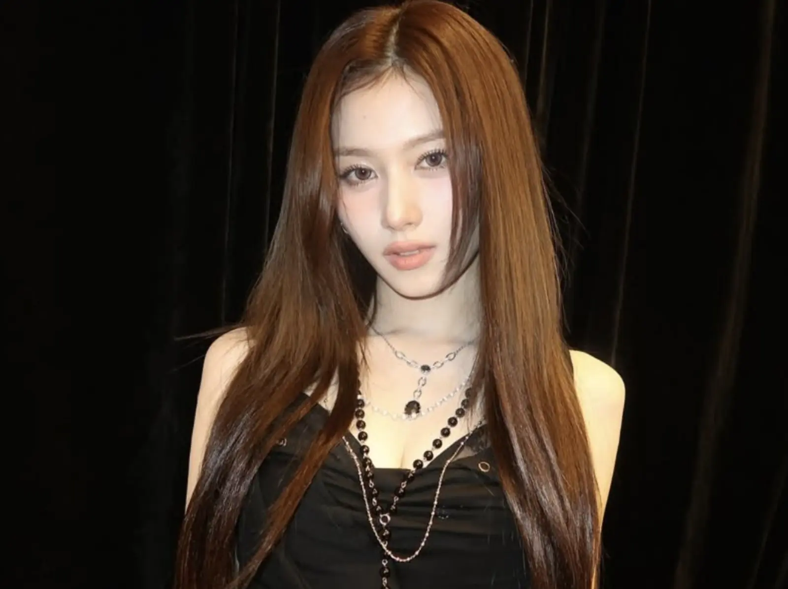 TWICE Sana 回日本遭私生飯跟拍！發泡泡無奈喊話：「請不要再這樣了！」