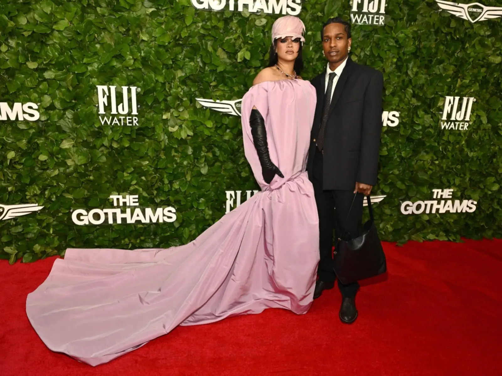 A$AP Rocky x Rihanna 2025 哥譚獎全場角焦點！全套 CHANEL + Balenciaga 展現最強時尚夫妻