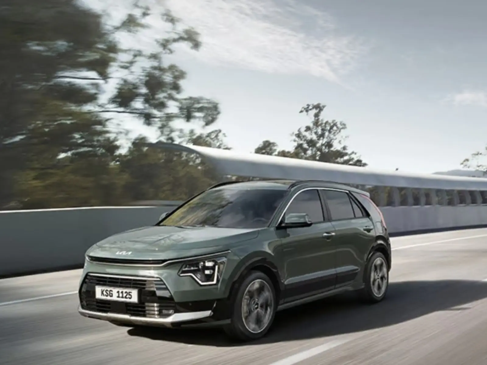 2025 10 大省油中型休旅榜單出爐！Toyota 僅排第三、第一名每公升 22.53 公里！