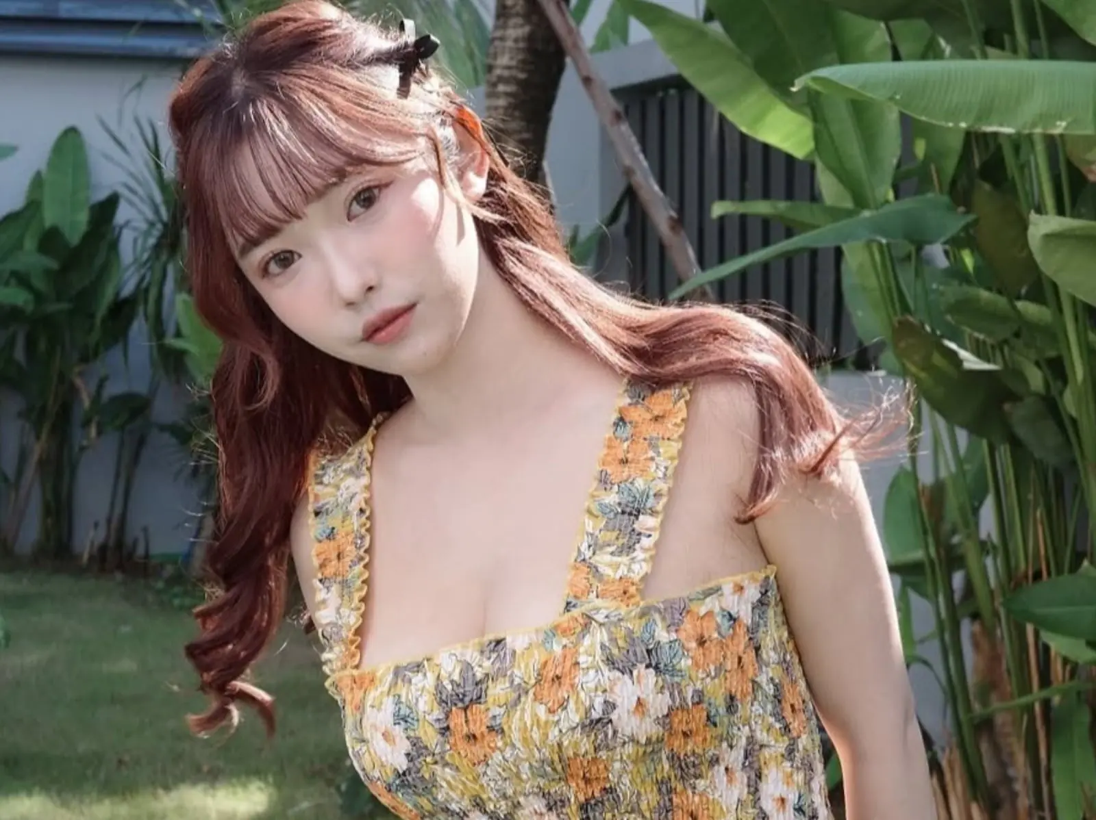 江江釋出火辣大片掀暴動！《木曜 4 超玩》新女神撫媚市調寫真意願！【野生抓正妹】