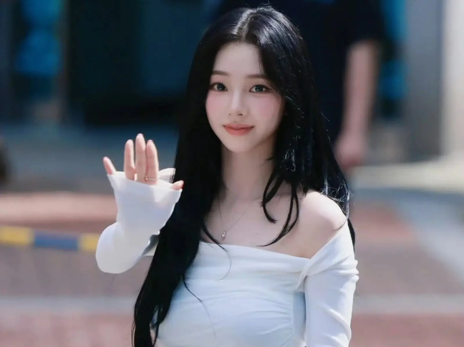 Pantone 2026 年度代表色出爐！「雲上舞白」完整解析＋穿搭配色靈感一次掌握！