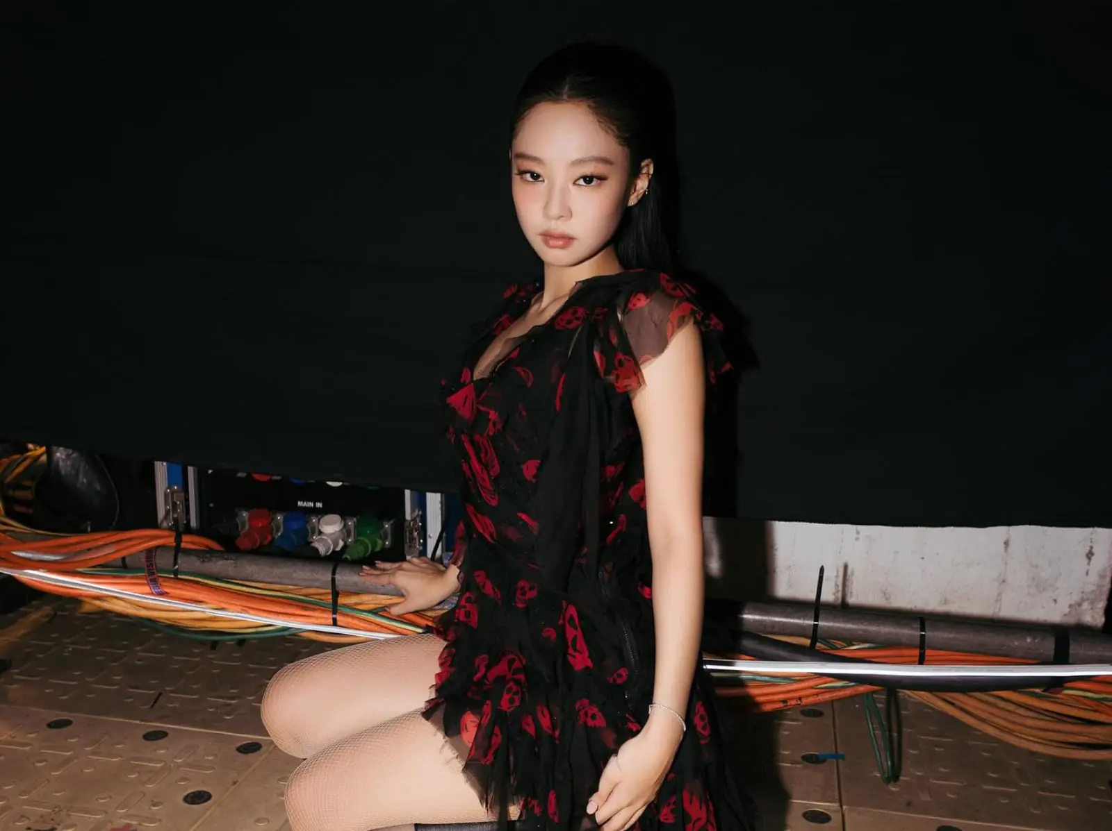 BLACKPINK 演唱會 Jennie 身高 163 神級造型全解析！「這件」2000 元就能買到！