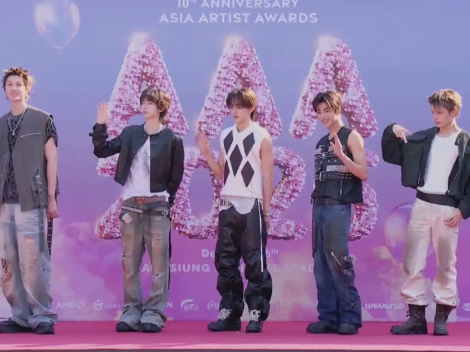 CORTIS 亮相 AAA 紅毯引 5 萬粉絲尖叫，JAMES 趙雨凡返鄉演出成亮點！