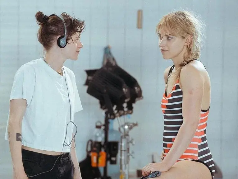 克莉絲汀史都華 Kristen Stewart 當導演！談首作《流年似水》：「後製階段好痛苦！」