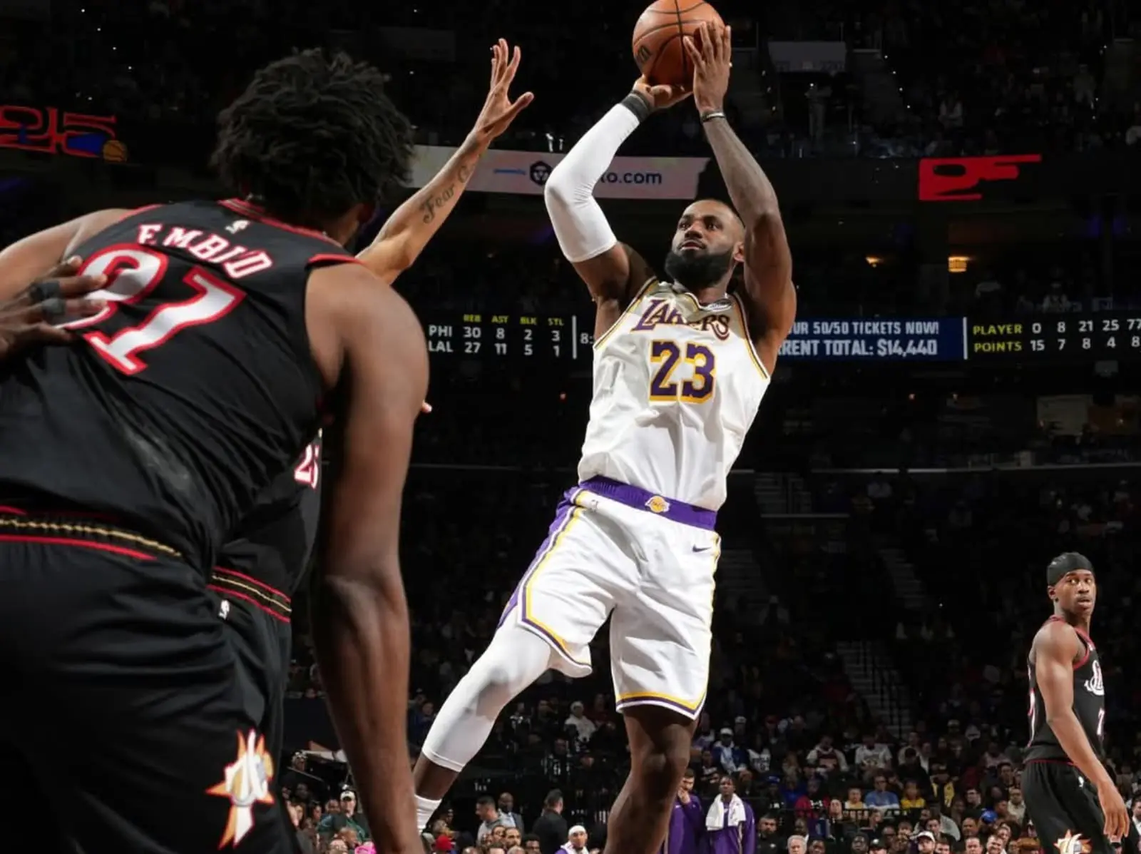 NBA／詹皇被球迷嗆「你仍然沒頭髮」，霸氣反擊「但你知道我有什麼⋯而且很多！」