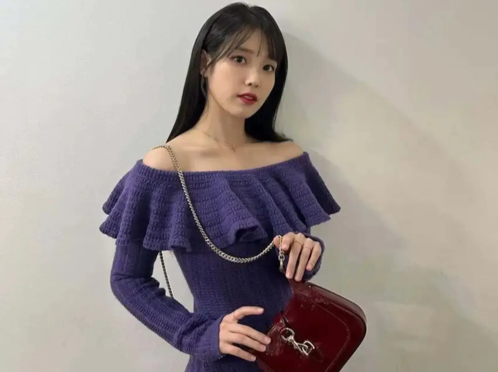 2025 聖誕節、跨年年末派對穿搭攻略！跟著 TWICE、IU 用 5 招華麗脫穎而出！