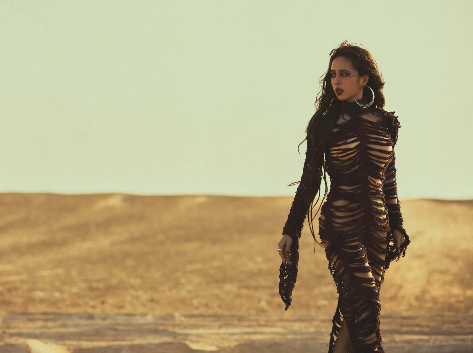 蔡依林〈Fish Love〉MV 遠赴杜拜取材！150 公尺高空日出、沙漠古董車⋯電影級規格震撼登場！