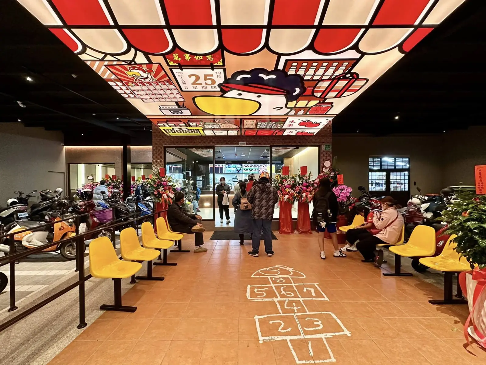 丹丹漢堡大灣店開幕形象大換新！網讚：「全台最可愛的速食店！」