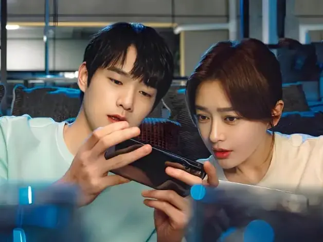 秦嵐、魏大勳爆分手！頒獎典禮零互動，問喜歡類型直言：「男人不重要！」