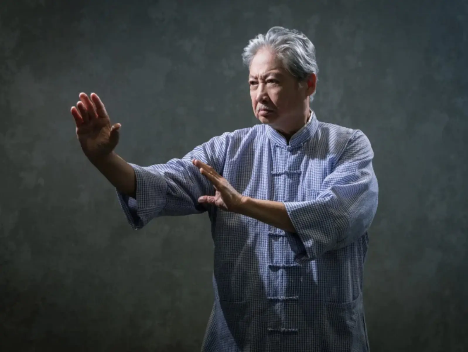 洪金寶 73 歲回春捲陰謀論！兒子洪天明節目闢謠：「沒打神秘液體」！