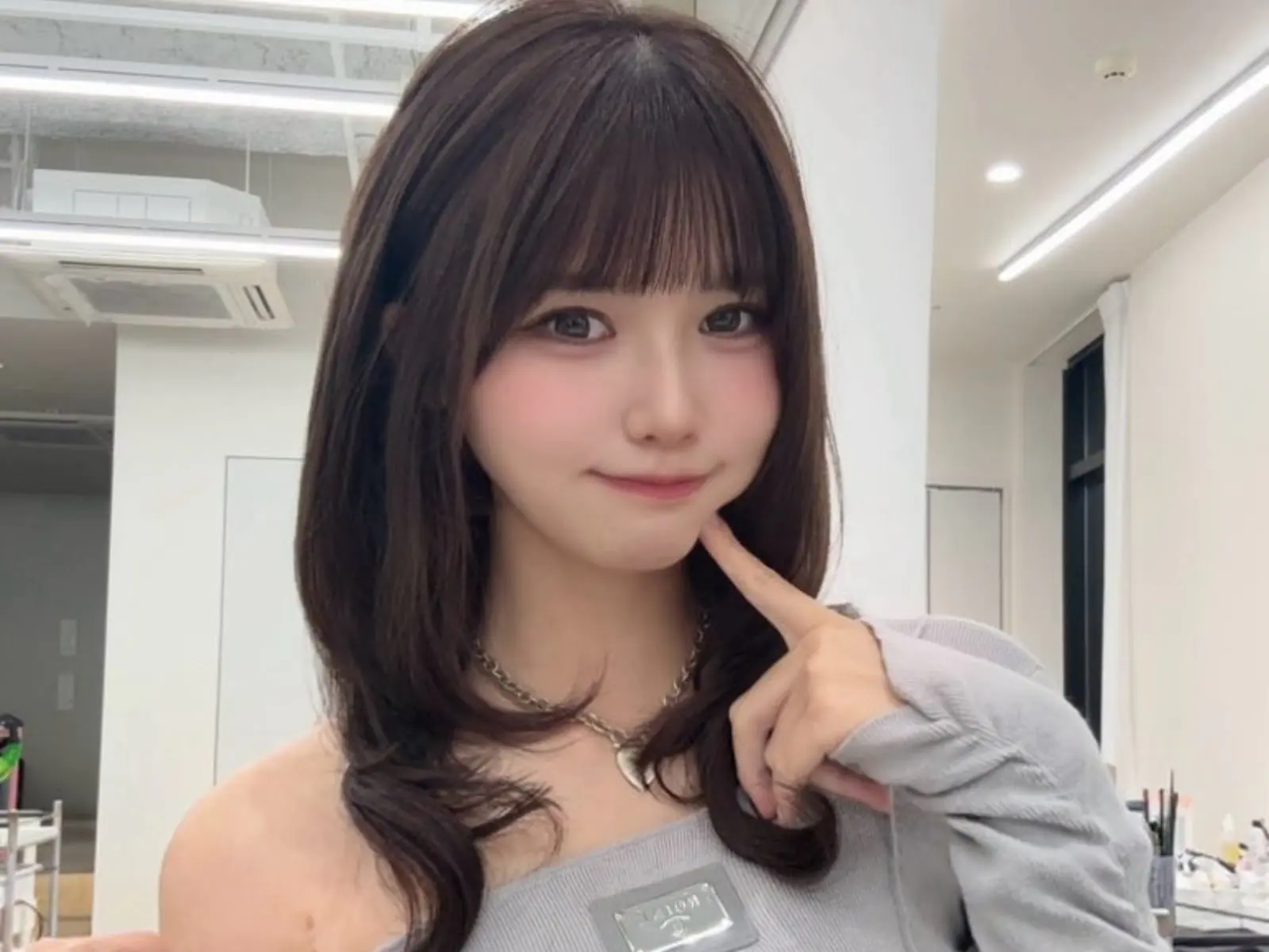 綠川希星「身體一半全是腿」！22 歲賽車女郎獲封新一代長腿女神！【野生抓正妹】