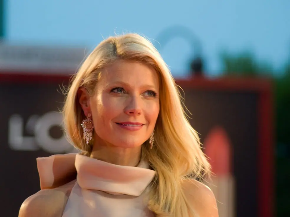 《橫衝直闖》葛妮絲派特洛 Gwyneth Paltrow 談「甜茶」提摩西夏勒梅吻戲！坦言：「媽媽群組陷入瘋狂！」