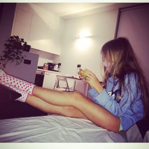 9 歲超模 Kristina Pimenova 被批照片帶有性暗示　女童母親：戀童癖才該看心理醫生！