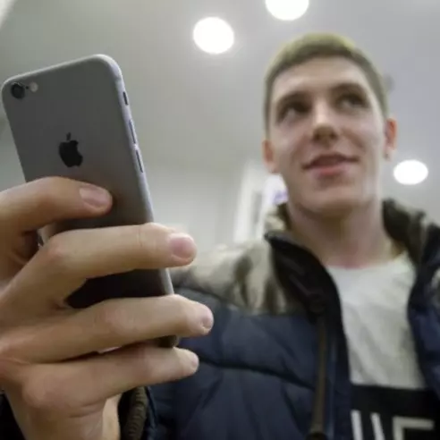 不想再關一次俄羅斯在線商店的蘋果，把 iPhone 6 提價了69%